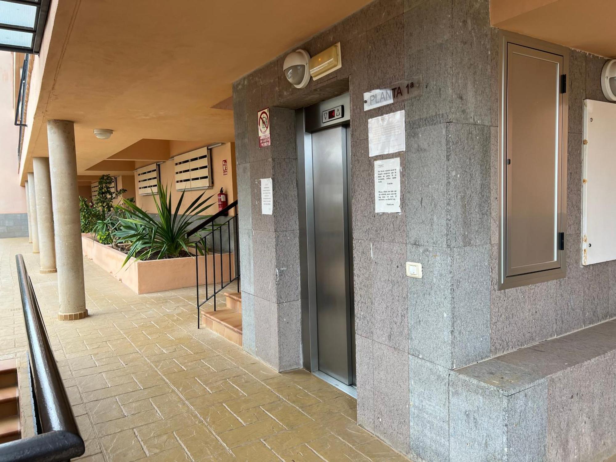 Los Cristianos Piscina Y Terraza Exterior photo