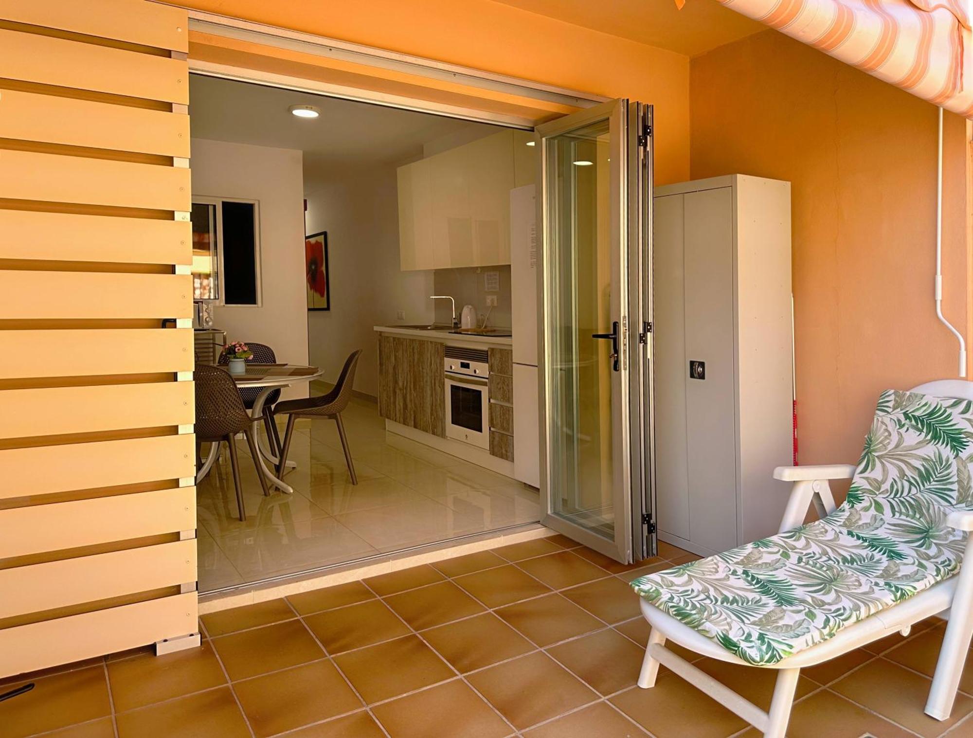 Los Cristianos Piscina Y Terraza Exterior photo
